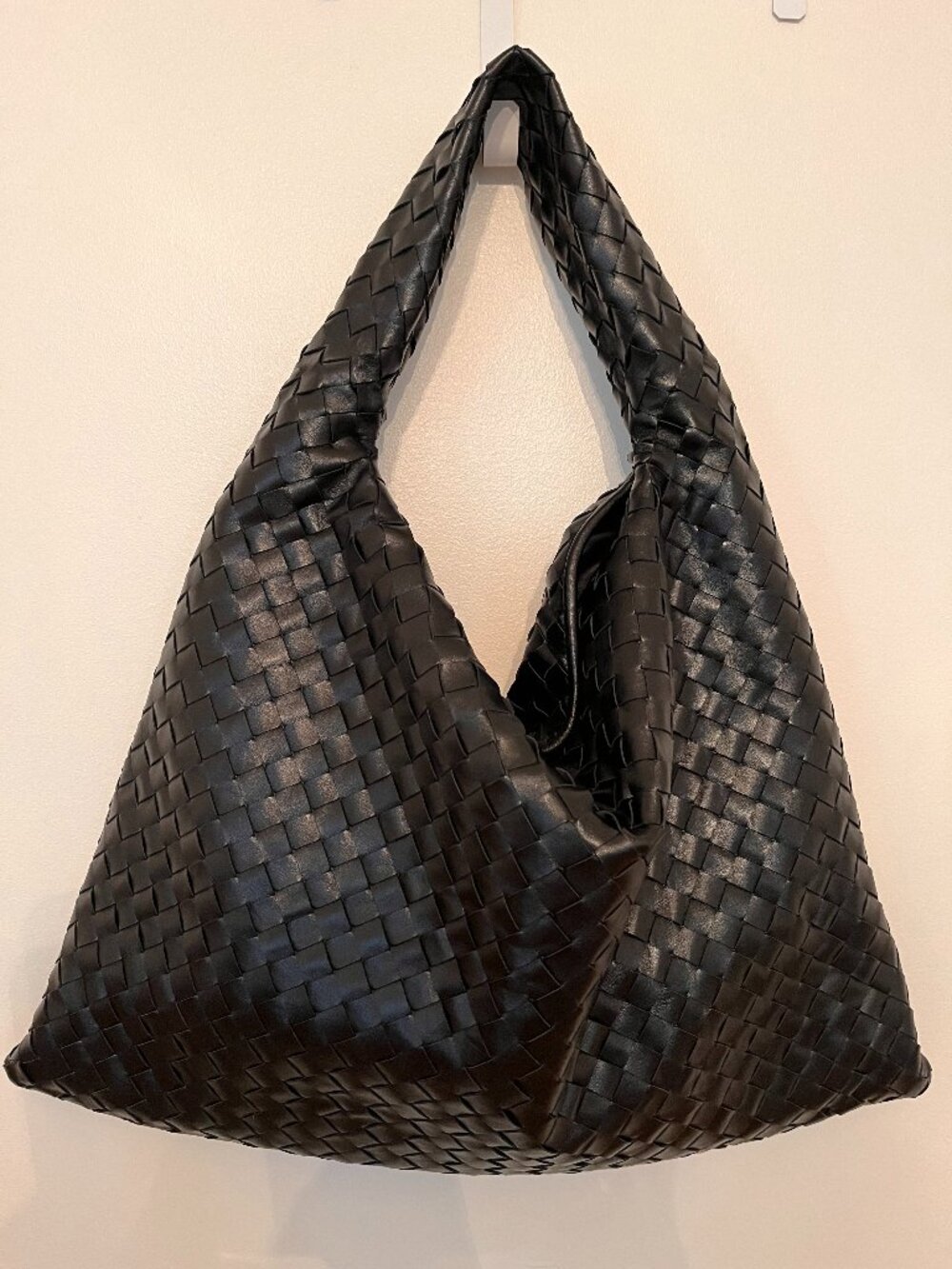 Bottega Veneta Large Hop Bag (Black)